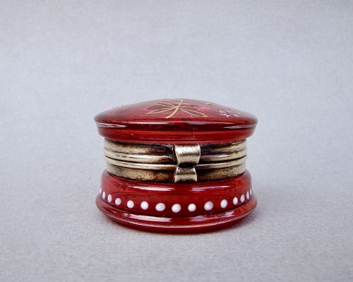 fig 1. DELIGHTFUL 19TH C. FRENCH ENAMELLED CRANBERRY GLASS TRINKET BOX