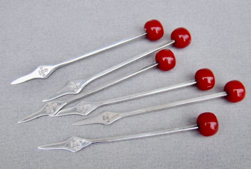 RARE SET OF SIX ART DECO SILVER CHERRY COCKTAIL STICKS LONDON 1934 IN SILVER AND CUT GLASS HOLDER - ADDITIONAL PHOTO 2
