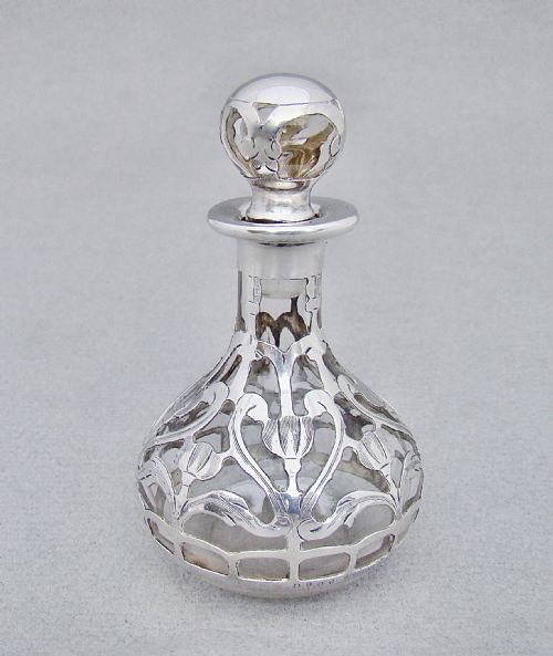 ART NOUVEAU OVERLAY STERLING SILVER GLASS SCENT BOTTLE CIRCA 1900 - ADDITIONAL PHOTO 1
