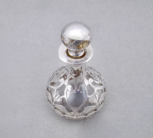 ART NOUVEAU OVERLAY STERLING SILVER GLASS SCENT BOTTLE CIRCA 1900 - ADDITIONAL PHOTO 2