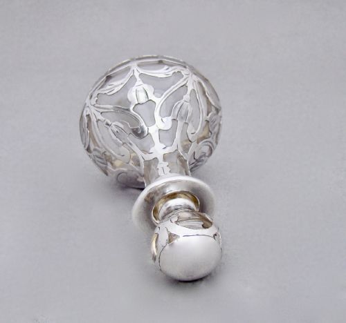 ART NOUVEAU OVERLAY STERLING SILVER GLASS SCENT BOTTLE CIRCA 1900 - ADDITIONAL PHOTO 3