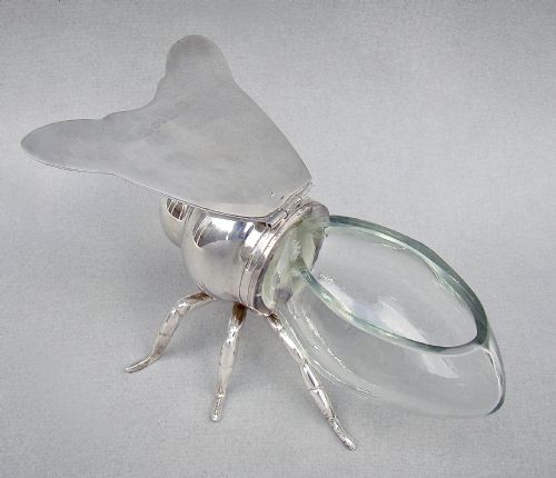 fig 1. EDWARDIAN SILVER PLATED BEE HONEY POT BY JAMES DIXON & SONS, CIRCA 1910
