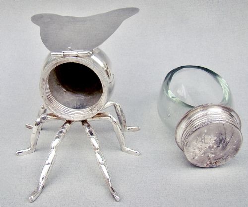 fig 2. EDWARDIAN SILVER PLATED BEE HONEY POT BY JAMES DIXON & SONS, CIRCA 1910