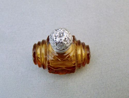 CHARMING VICTORIAN SILVER AND AMBER GLASS SCENT BOTTLE CIRCA 1880 - ADDITIONAL PHOTO 1
