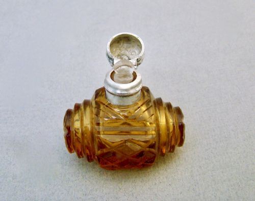 CHARMING VICTORIAN SILVER AND AMBER GLASS SCENT BOTTLE CIRCA 1880 - ADDITIONAL PHOTO 3