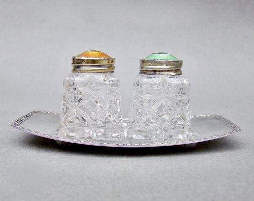 PAIR OF NORWEGIAN ART DECO SILVER AND ENAMEL SALTS ON SILVER STAND CIRCA 1930 - ADDITIONAL PHOTO 3