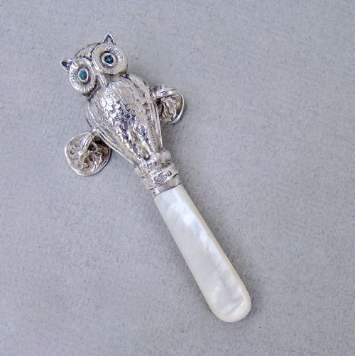 fig 2. GEORGE VI SILVER OWL RATTLE BY CRISFORD & NORRIS, BIRMINGHAM 1939