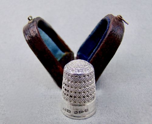 CASED VICTORIAN SILVER THIMBLE BY WALTER GEORGE MYERS CHESTER 1887