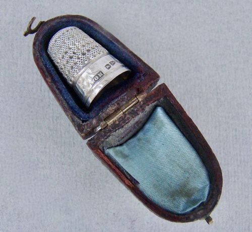 CASED VICTORIAN SILVER THIMBLE BY WALTER GEORGE MYERS CHESTER 1887 - ADDITIONAL PHOTO 1