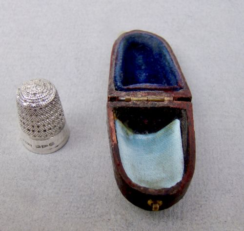 CASED VICTORIAN SILVER THIMBLE BY WALTER GEORGE MYERS CHESTER 1887 - ADDITIONAL PHOTO 2