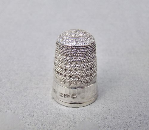 CASED VICTORIAN SILVER THIMBLE BY WALTER GEORGE MYERS CHESTER 1887 - ADDITIONAL PHOTO 3