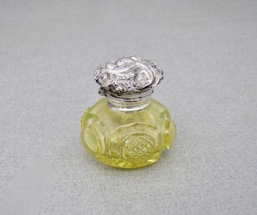 Rare Victorian Silver Mounted Uranium Yellow Glass Vinaigrette, Circa 1880