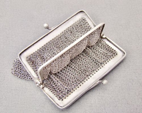 EXQUISITE EDWARDIAN SILVER CHAIN MAIL COCKTAIL PURSE BY ROBERT CAWLEY CHESTER IMPORT MARKS FOR 1909 - ADDITIONAL PHOTO 1