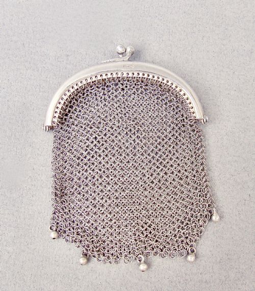 fig 2. SILVER MESH CHATELAINE COIN PURSE BY COHEN & CHARLES, IMPORT MARKS FOR LONDON 1916