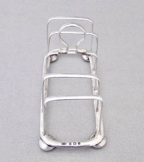 fig 2. ELEGANT EDWARDIAN SILVER TOAST RACK BY JOSEPH GLOSTER, BIRMINGHAM 1908