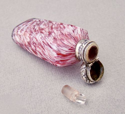RARE 19TH C FRENCH SILVER CLICHY GLASS SCENT BOTTLE CIRCA 1870 - ADDITIONAL PHOTO 3