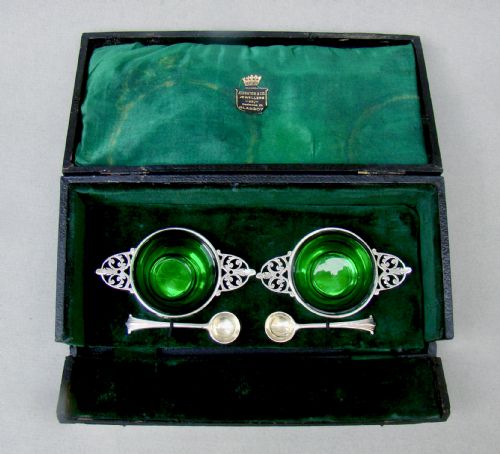 UNUSUAL CASED PAIR OF SILVER QUAICH NOVELTY SALTS BY JOSIAH WILLIAMS CO LONDON 1917 - ADDITIONAL PHOTO 1