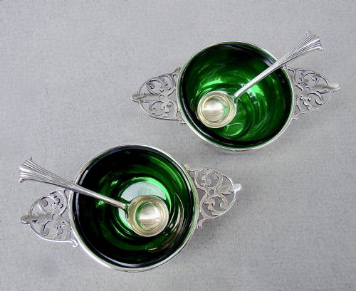 UNUSUAL CASED PAIR OF SILVER QUAICH NOVELTY SALTS BY JOSIAH WILLIAMS CO LONDON 1917 - ADDITIONAL PHOTO 2