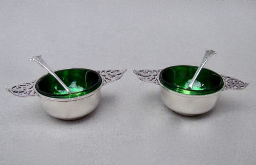 UNUSUAL CASED PAIR OF SILVER QUAICH NOVELTY SALTS BY JOSIAH WILLIAMS CO LONDON 1917 - ADDITIONAL PHOTO 3