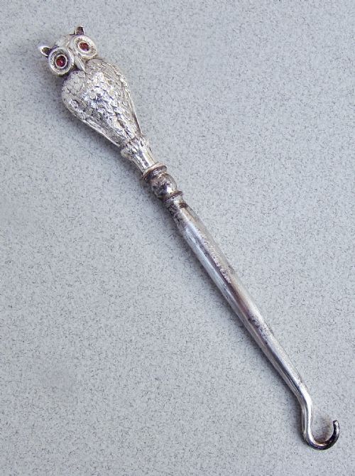 Exquisite Edwardian Silver "Owl" Button Hook by Crisford & Norris, Birmingham 1910