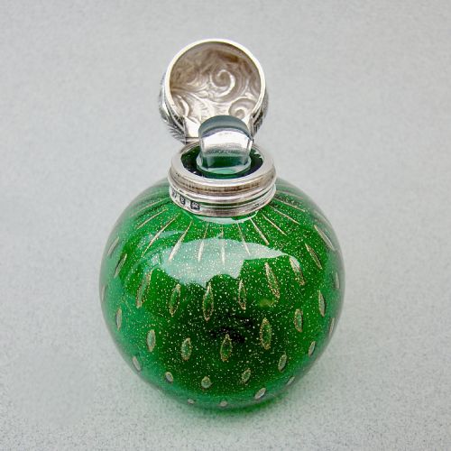 fig 3. VICTORIAN SILVER MOUNTED MURANO GLASS SCENT BOTTLE BY THE MOUSLEY BROTHERS, BIRMINGHAM 1898