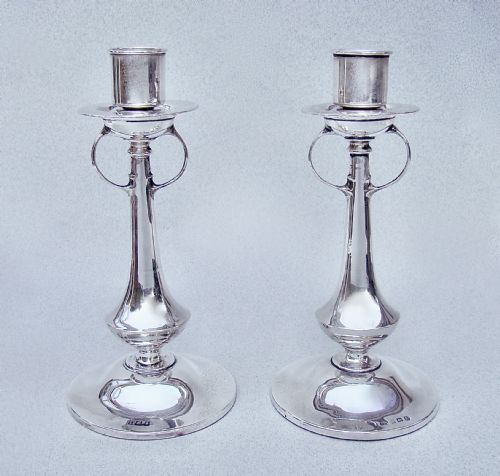 ELEGANT PAIR OF ARTS CRAFT SMALL SILVER CANDLESTICKS BY JAMES FENTON BIRMINGHAM 1906