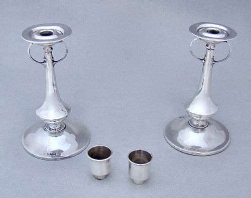 ELEGANT PAIR OF ARTS CRAFT SMALL SILVER CANDLESTICKS BY JAMES FENTON BIRMINGHAM 1906 - ADDITIONAL PHOTO 2