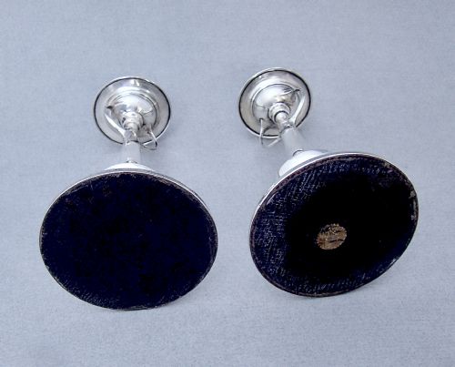ELEGANT PAIR OF ARTS CRAFT SMALL SILVER CANDLESTICKS BY JAMES FENTON BIRMINGHAM 1906 - ADDITIONAL PHOTO 3