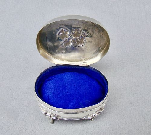 EDWARDIAN SILVER REYNOLDS' ANGELS JEWELLERY BOX BY WILLIAM COMYNS LONDON 1909 - ADDITIONAL PHOTO 2