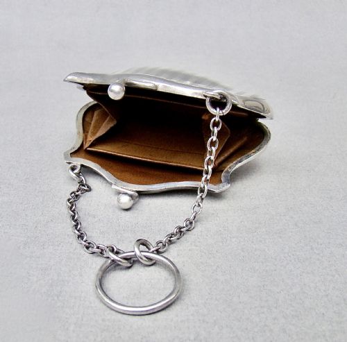 DELIGHTFUL GEORGE V SILVER COCKTAIL PURSE BY THE BOOTS COMPANY BIRMINGHAM 1918 - ADDITIONAL PHOTO 3
