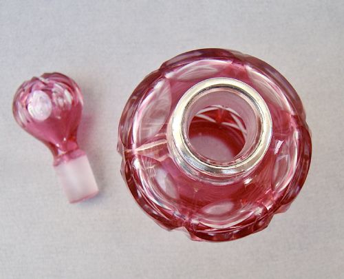 FABULOUS SILVER MOUNTED BOHEMIAN CRANBERRY GLASS SCENT BOTTLE BY HAROLD BUSHELL CO BIRMINGHAM 1915 - ADDITIONAL PHOTO 2