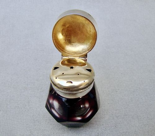 RARE VICTORIAN SILVER AMETHYST GLASS VINAIGRETTE CIRCA 1890