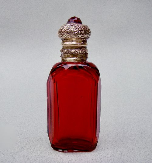 19TH C FRENCH RUBY GLASS ORMULU SCENT BOTTLE CIRCA 1890 - ADDITIONAL PHOTO 1