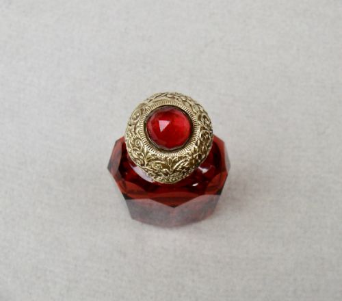 19TH C FRENCH RUBY GLASS ORMULU SCENT BOTTLE CIRCA 1890 - ADDITIONAL PHOTO 2