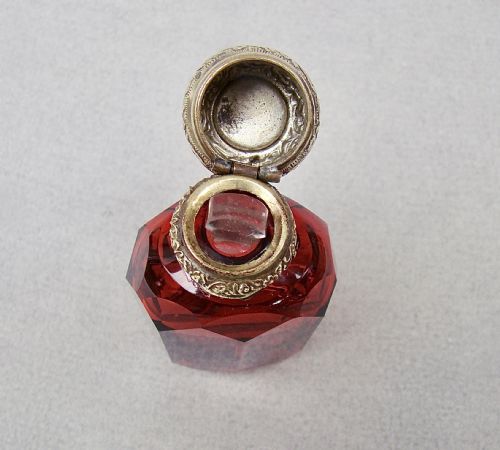 19TH C FRENCH RUBY GLASS ORMULU SCENT BOTTLE CIRCA 1890 - ADDITIONAL PHOTO 4