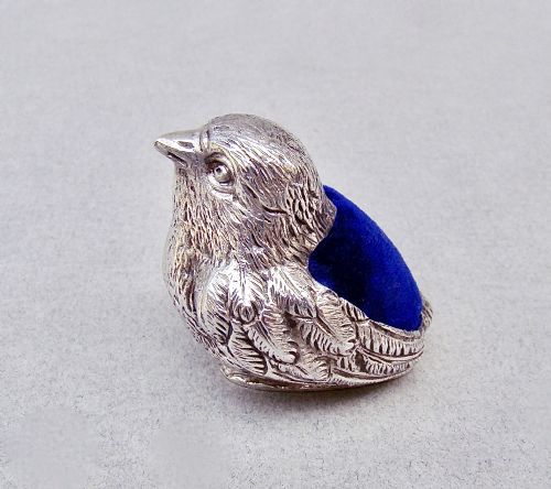 edwardian silver fledgling pin cushion by sampson mordan chester 1904 - CATEGORY: ANTIQUE SILVER - DATED EDWARDIAN