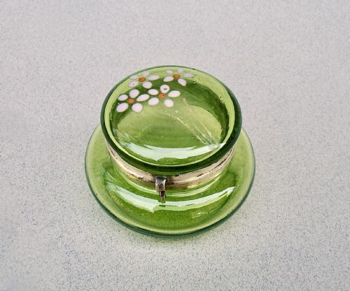 DELIGHTFUL 19TH CENTURY ENAMELLED GREEN GLASS TRINKET BOX CIRCA 1890