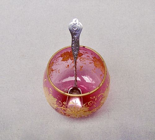 DELIGHTFUL MOSER CRANBERRY GLASS SALT WITH FRENCH SILVER SALT SPOON CIRCA 1890 - ADDITIONAL PHOTO 2