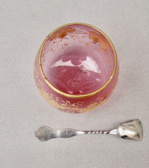 DELIGHTFUL MOSER CRANBERRY GLASS SALT WITH FRENCH SILVER SALT SPOON CIRCA 1890 - ADDITIONAL PHOTO 4