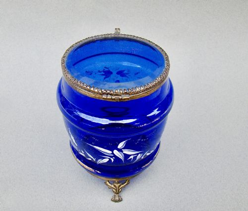 UNUSUAL 19TH C FRENCH ORMULU BRISTOL BLUE GLASS JEWELLERY BOX CIRCA 1890 - ADDITIONAL PHOTO 3