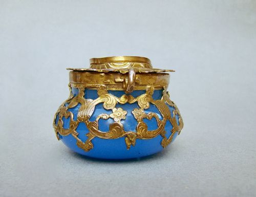 fig 1. 19TH C. PALAIS ROYAL GRAND TOUR FRENCH OPALINE GLASS TRINKET BOX, CIRCA 1860
