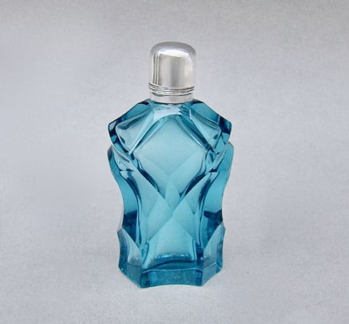 VICTORIAN SILVER AND SLICED-CUT TEAL GLASS SCENT BOTTLE, CIRCA 1880