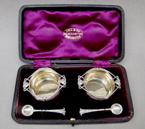 Exquisite Cased Pair of Art Nouveau Silver Salts by Josiah Williams & Co, London 1908