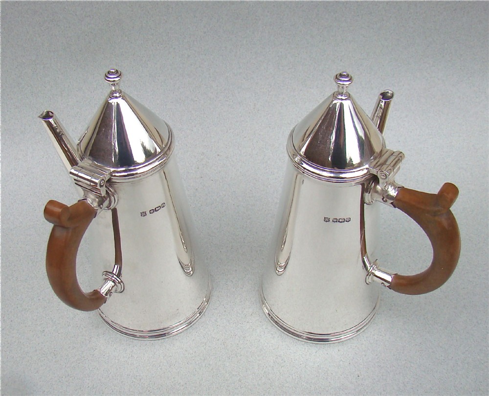 PAIR OF SILVER COFFEE POTS, IN THE STYLE OF WILLIAM & MARY, BY THOMAS BRADBURY, SHEFFIELD 1933