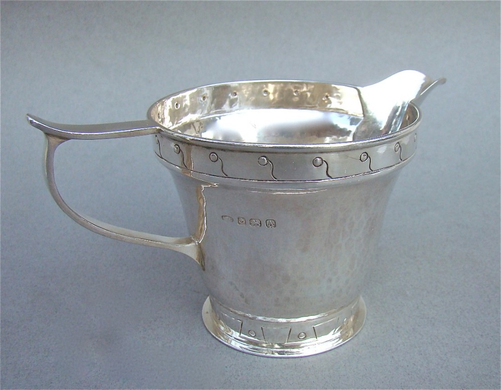 ARTS & CRAFT SILVER CREAM JUG BY A.E. JONES, BIRMINGHAM 1924