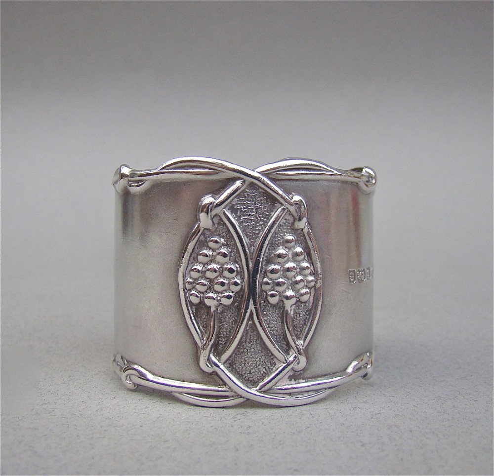 ARTS & CRAFT SILVER NAPKIN RING BY WILLIAM DEVENPORT, BIRMINGHAM 1905