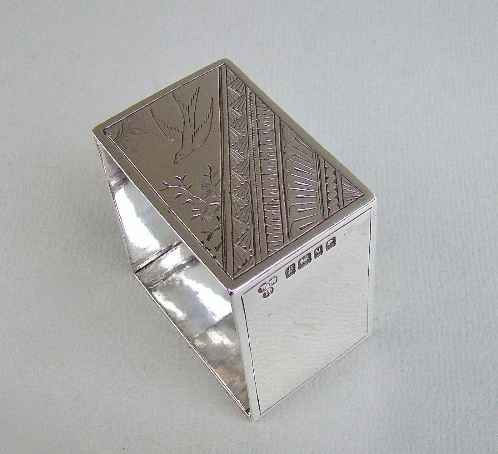 VICTORIAN SILVER AESTHETIC MOVEMENT NAPKIN RING BY WILLIAM WHEATCROFT HARRISON, BIRMINGHAM 1888