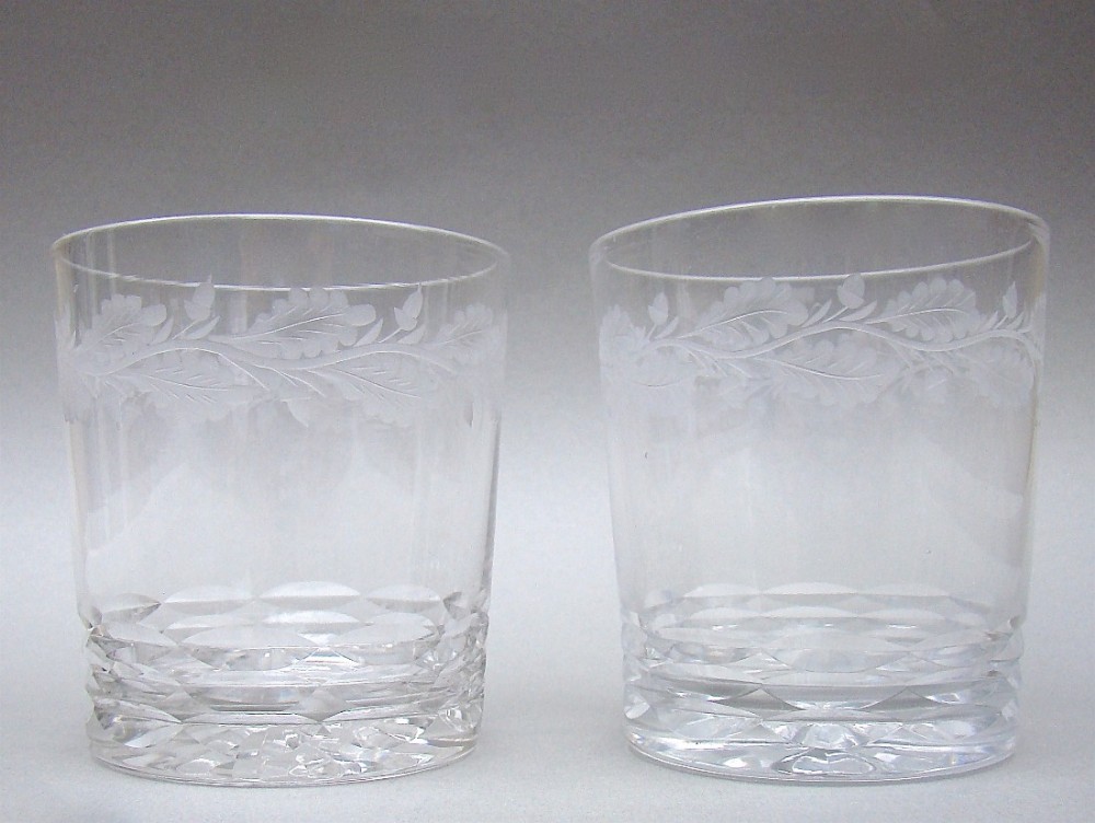 PAIR OF EARLY VICTORIAN ETCHED GLASS WHISKY TUMBLERS, CIRCA 1840