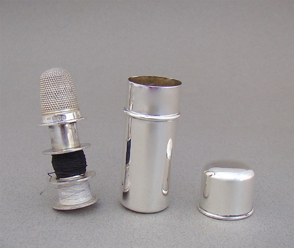 NOVELTY EDWARDIAN SILVER NEEDLE, THIMBLE AND THREAD TRAVELLING CASE BY HORTON & ALLDAY, BIRMINGHAM 1905