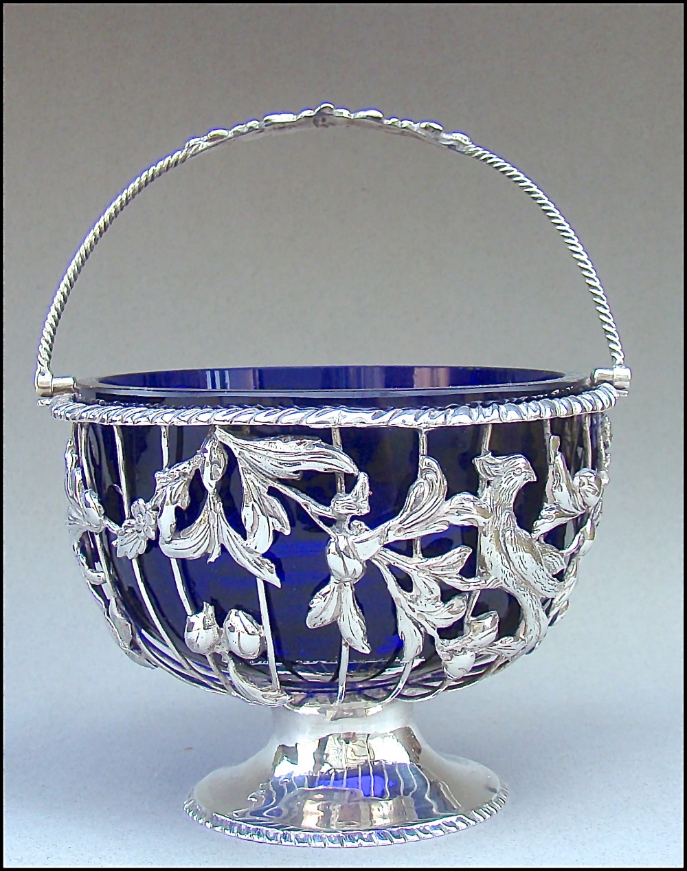 GEORGIAN SILVER WIREWORK SUGAR BASKET BY THOMAS PITT, LONDON 1769